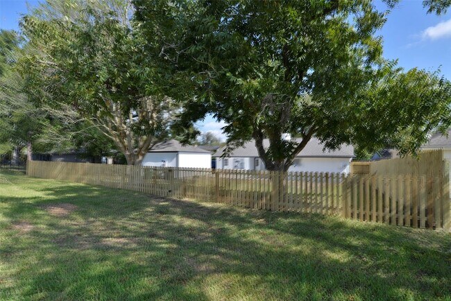 Building Photo - 15322 Torry Pines Rd