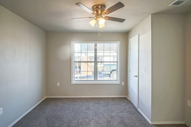 Building Photo - Remodeled 2 bedroom 2 bath