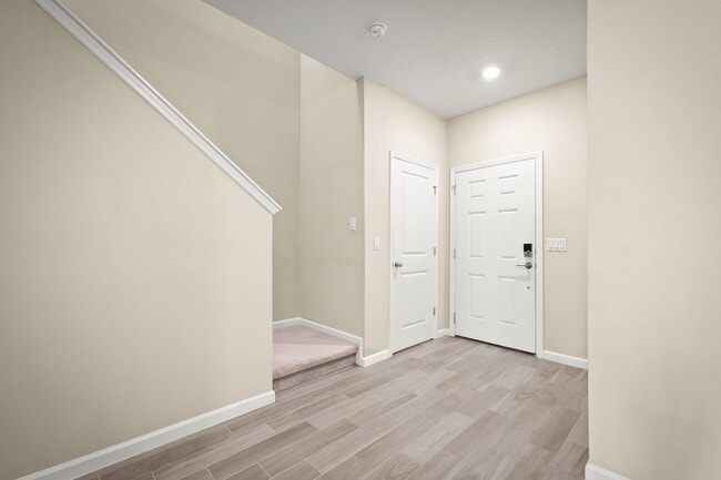 Building Photo - Spacious 4-Bedroom Home with Screened Pati...