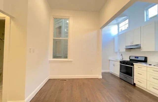 Unfurnished Kitchen - 2924 Pine St
