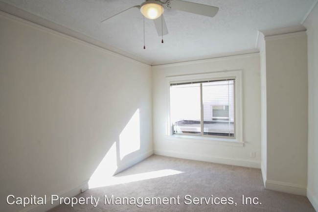Building Photo - 1410 NE Weidler St
