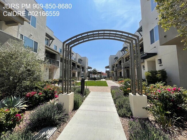 Building Photo - El Monte 2 Bedroom Townhome