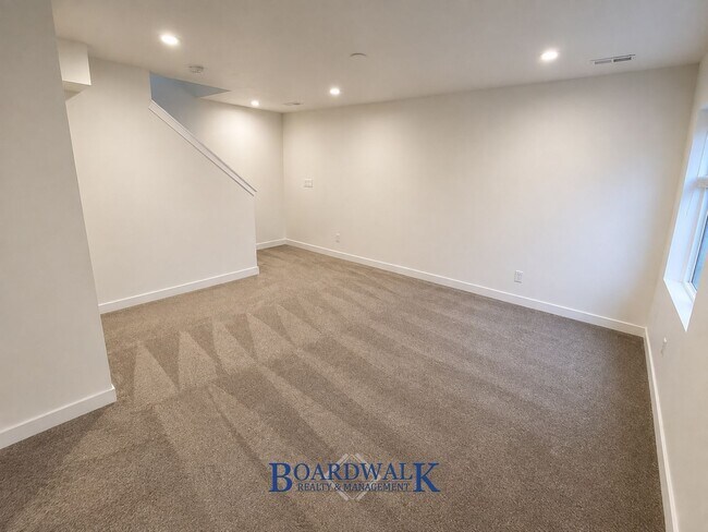 Building Photo - 5623 Coastal Ridge Ln