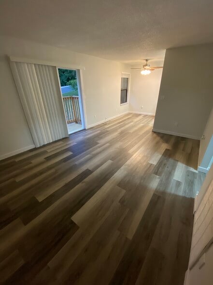 Living Room - 1003 Cherokee St