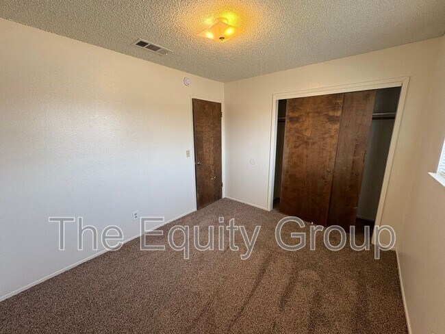 Building Photo - 409 E Roosevelt Ave