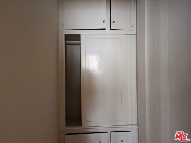 Building Photo - 621 S Gramercy Pl