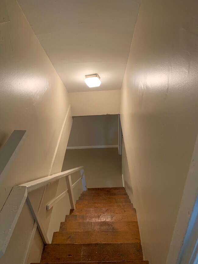 Building Photo - Beautiful 5 bed/2 bath house