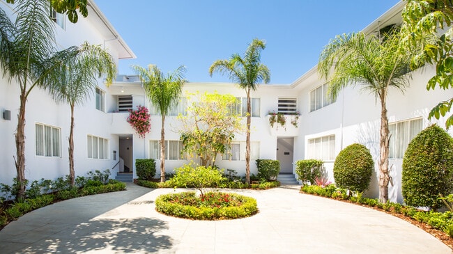 Building Photo - 140 San Vicente Blvd