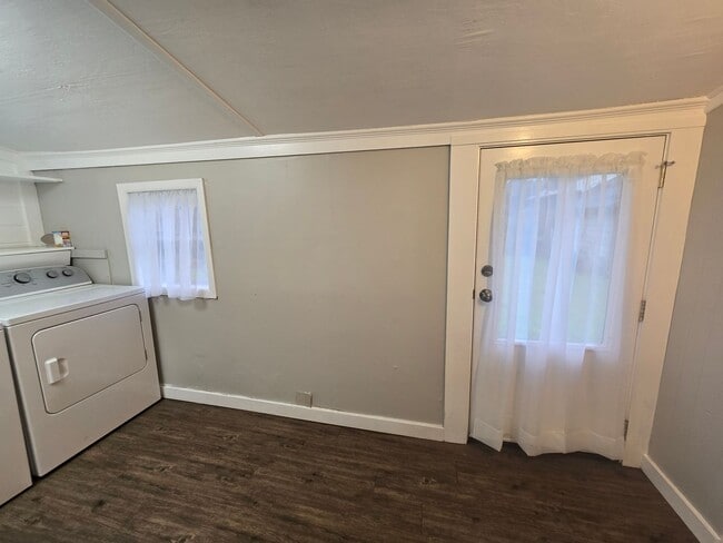 Building Photo - ***Newly remodeled 2/1*** located in the heart of Mineral Wells, TX minuets from Downtown