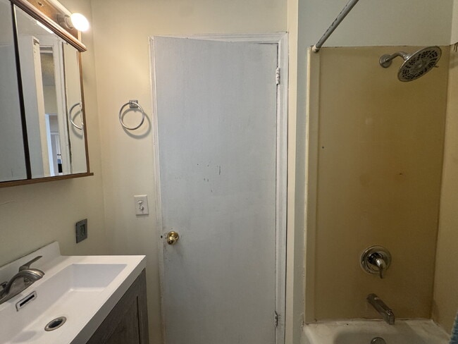 Building Photo - "Charming 3-Bed Haven with Hardwood Floors & Cozy Fireplace in St. Louis Park!"