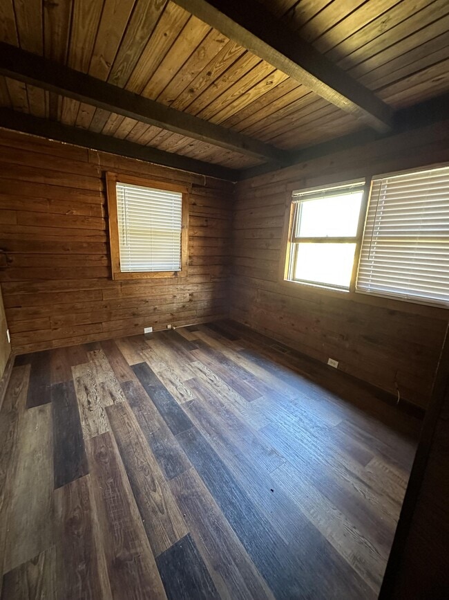 Building Photo - 7307 Rhodes Ln