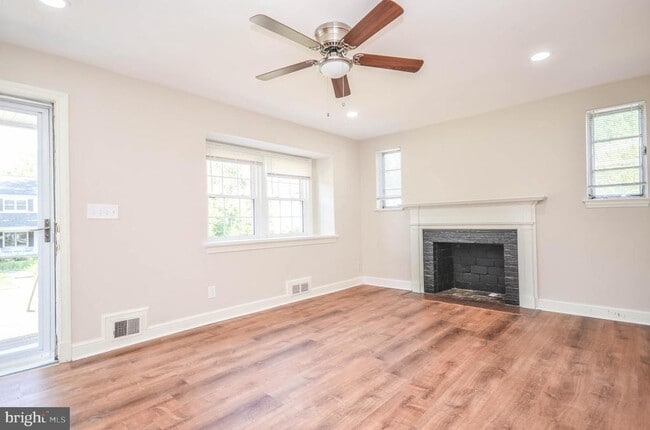 Building Photo - 9107 Lindale Dr