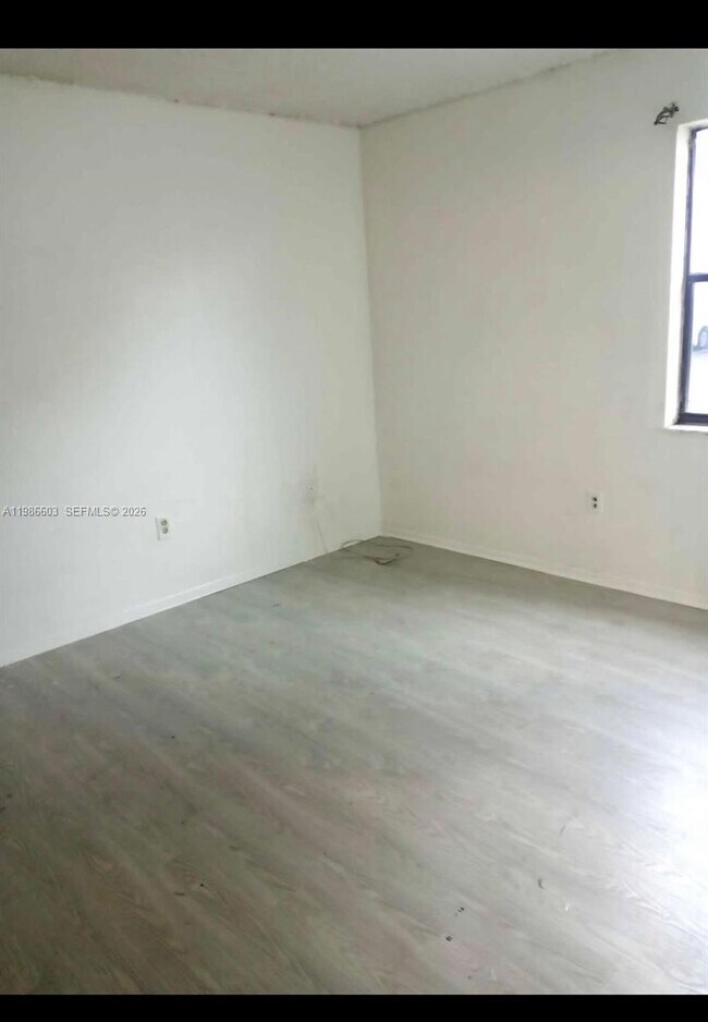 Building Photo - 20320 NE 3rd Ct