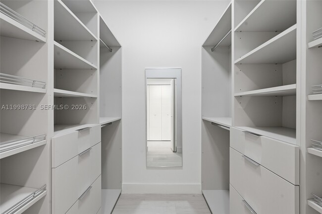 Building Photo - 251 Crandon Blvd