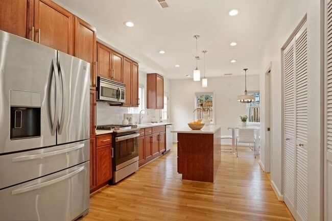 Building Photo - 468 Ridge St NW
