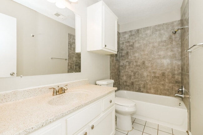 Building Photo - 19523 Lake Hollow Ln