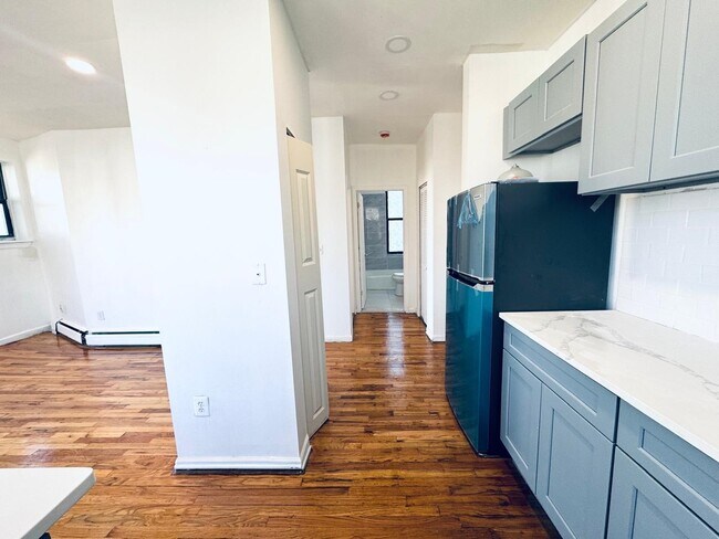 Building Photo - 336 4th St