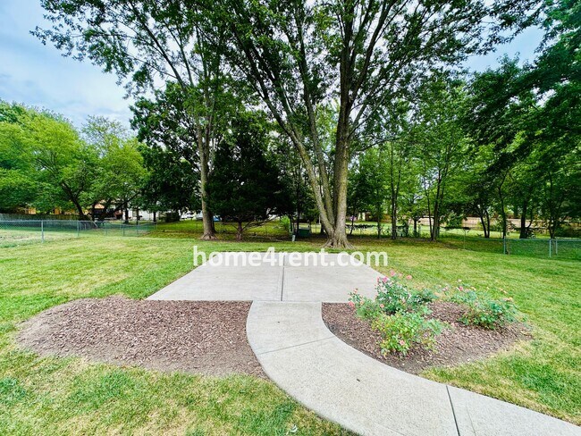 Building Photo - Wonderful Three Bedroom Olathe Home in a Q...