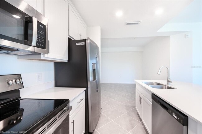 Building Photo - 14121 Heritage Landing Blvd