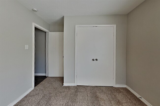 Building Photo - 6823 Heather Hollow Dr