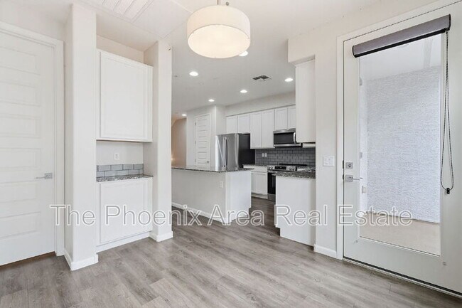 Building Photo - 2090 S Dorsey Ln