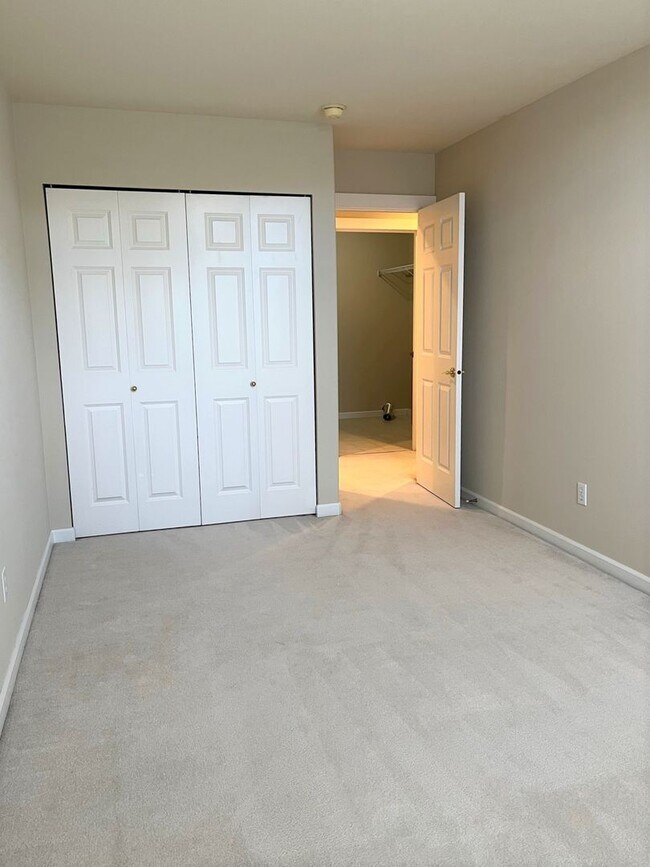 Building Photo - 1853 Pointe Woodworth Dr NE