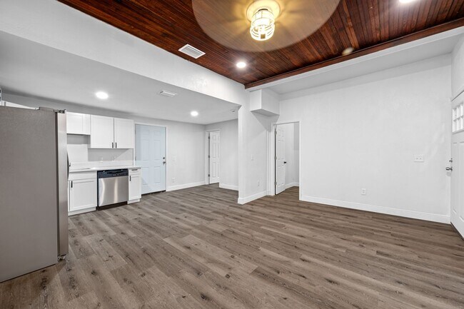 Building Photo - Fully Renovated 3-Bedroom, 2-Bathroom Home...
