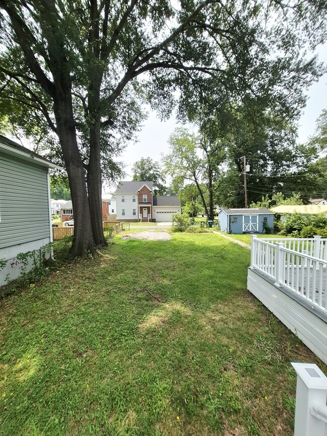 Building Photo - 711 Arnold Ave