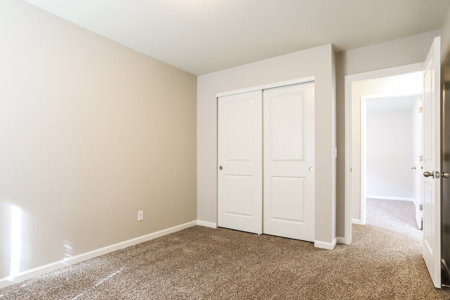 Building Photo - 7649 Blue Water Dr