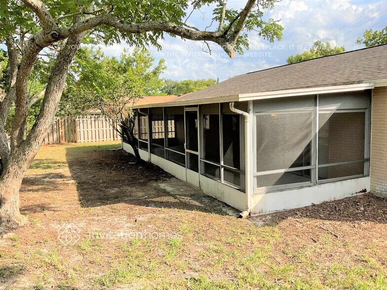 Building Photo - 143 Hidden Lake Dr