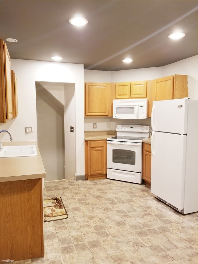 Building Photo - 22755 Courtland Ave