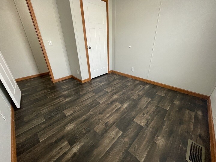 Building Photo - 38031 Leverette Ave