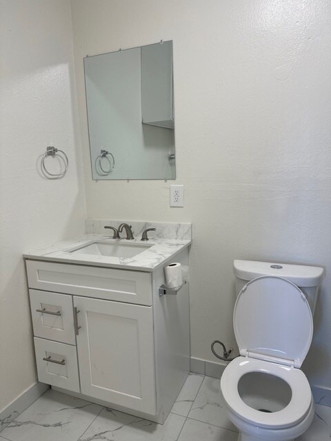 Bathroom - 637 W 41st St