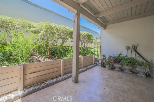 Building Photo - 23732 Hillhurst Dr
