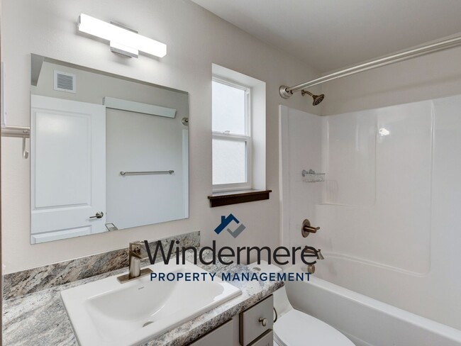 Building Photo - 3 Bedroom, 2 Bath Condo in Summerwind Comm...