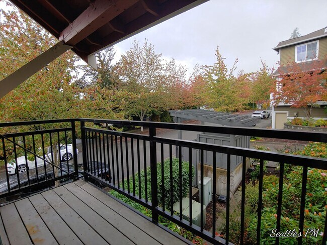 Building Photo - Beautiful 2 Bedroom Townhome in Issaquah- ...