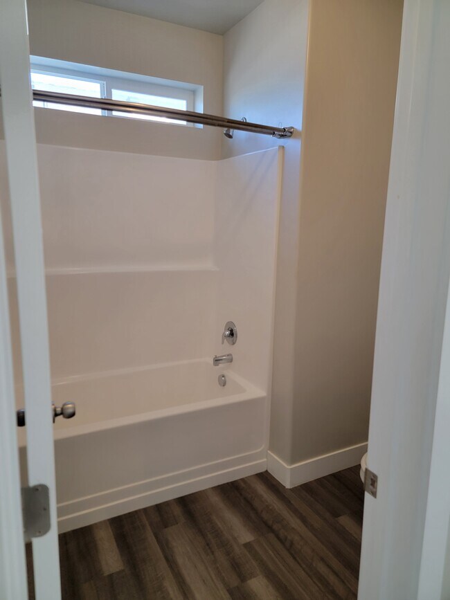 Building Photo - 4234 McKellen Dr