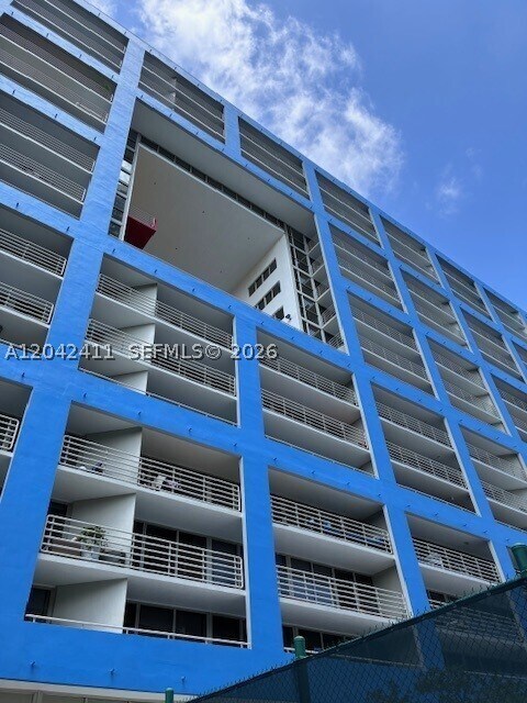 Building Photo - 2025 Brickell Ave