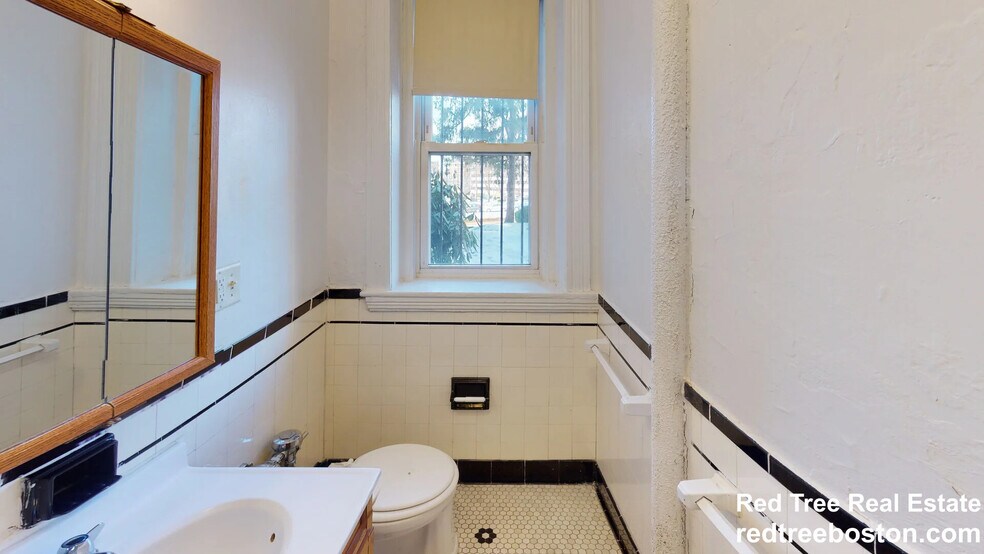 Building Photo - 1810 Commonwealth Ave