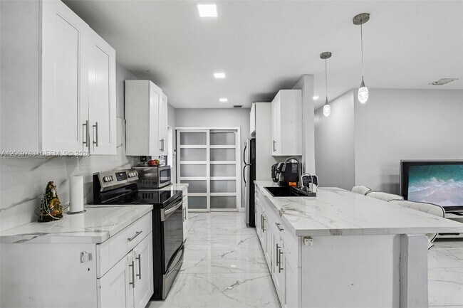 Building Photo - 1421 N 68th Terrace
