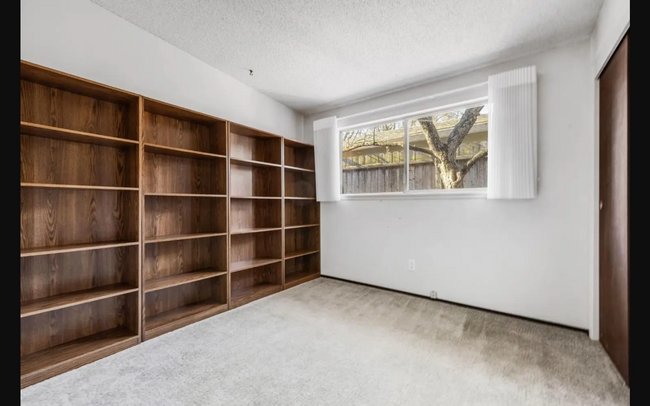Building Photo - Sprawling 7 bedroom home available for sum...