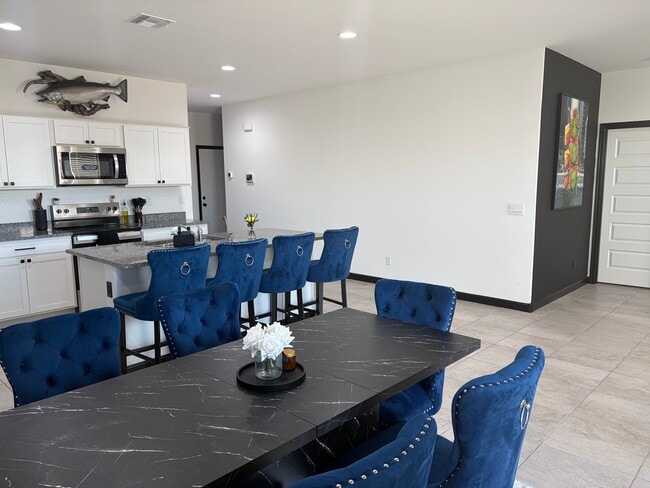 Building Photo - 8439 W Mantle Wy