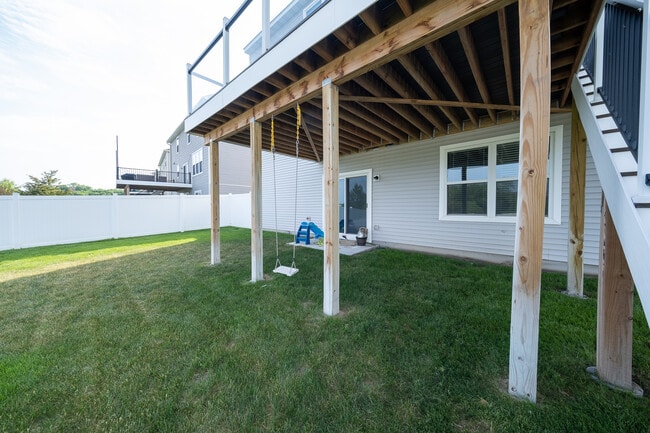 Building Photo - 5595 Queensland Ln N