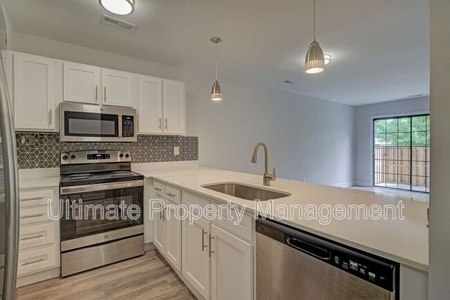Building Photo - 1705 S 41st St