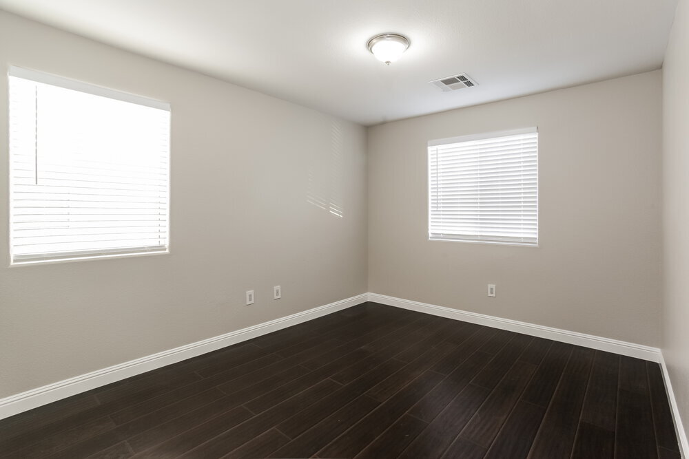 Building Photo - 9453 Grandview Spring Ave