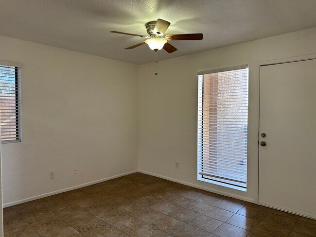 Building Photo - Lindsey and McKellips: 2bed, 1 bath unit, second floor