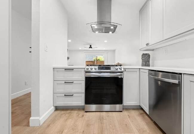 Building Photo - $3,750 - 3 Bed / 2.5 Bath Townhome in San Diego Near SDSU