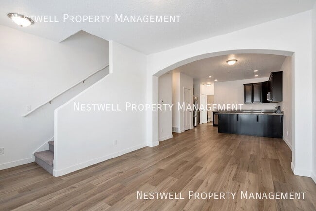 Building Photo - 637 E 380 N