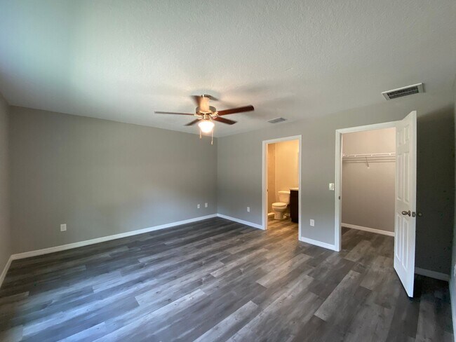 Building Photo - Beautiful  Home - 3/2/2 **WON"T LAST**
