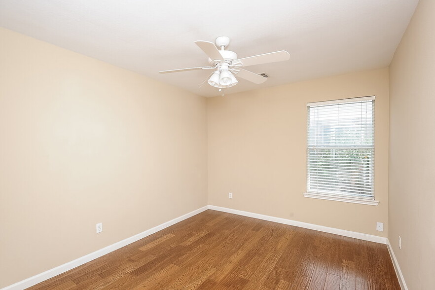 Building Photo - 2908 Bourbon St